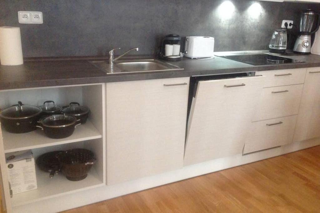 Modern Cozy Apartment In Central Πράγα Εξωτερικό φωτογραφία